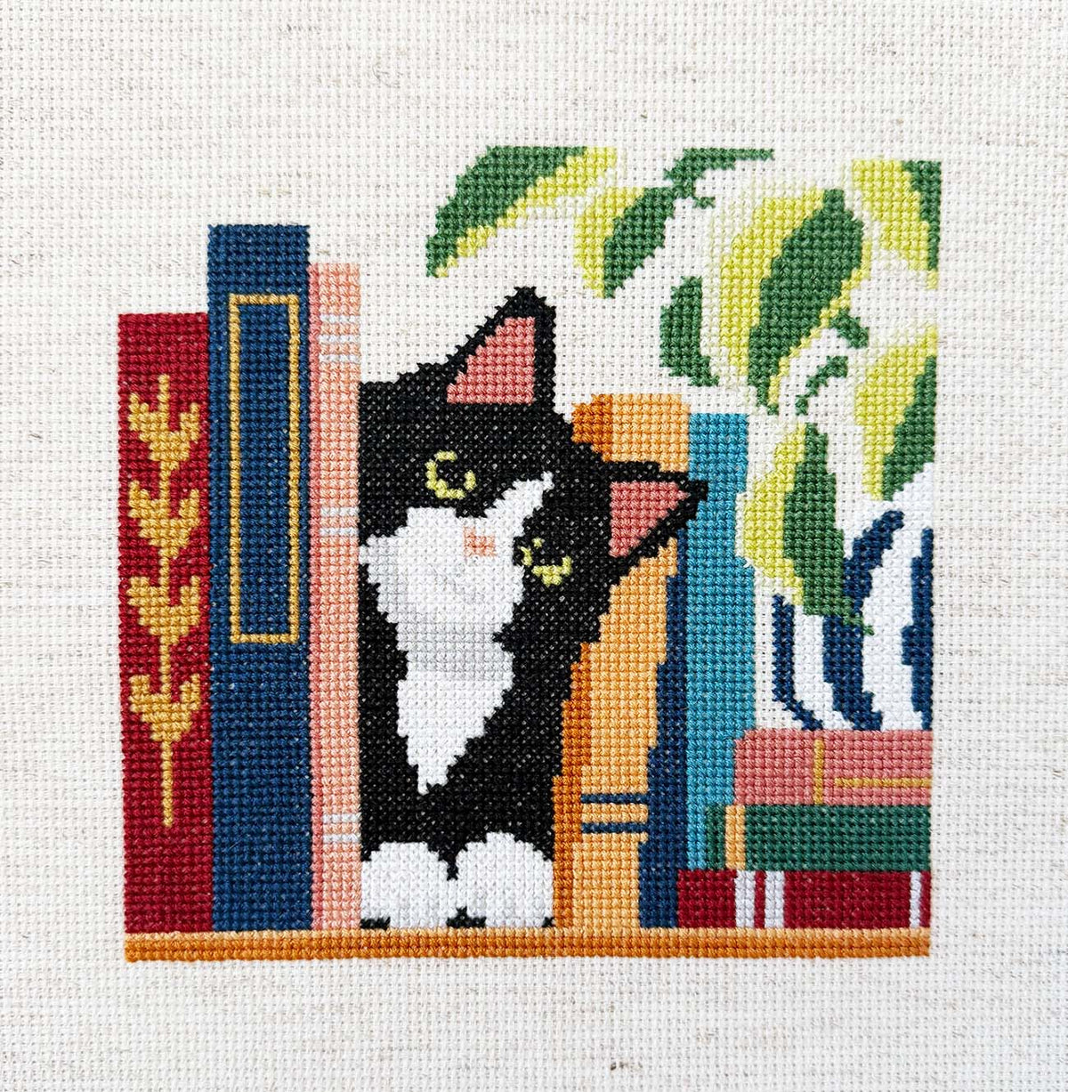 Bookshelf Tuxedo Cat Digital Chart